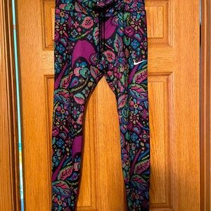 Nike Bold Print Leggings